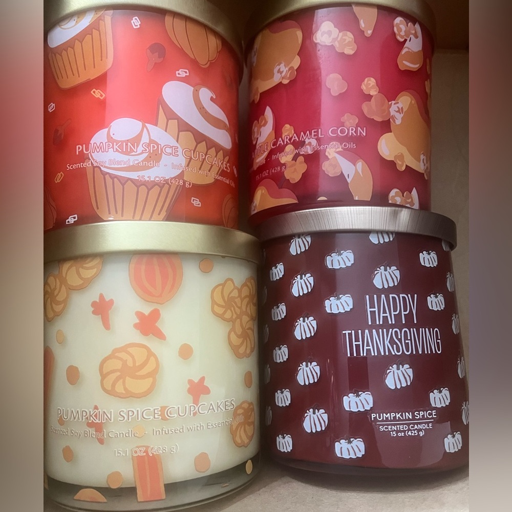 4 candle bundle!! ( 3 pumpkin spice 1 apple caramel corn )
